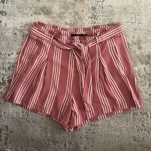 Torrid Rose and cream pinstripe short. Size 18